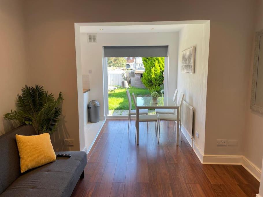 Entire Ground Floor Apartment In Watford Watford  Exterior foto